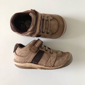 Stride Rite soft motion Artie shoe 6 Wide brown tan leather